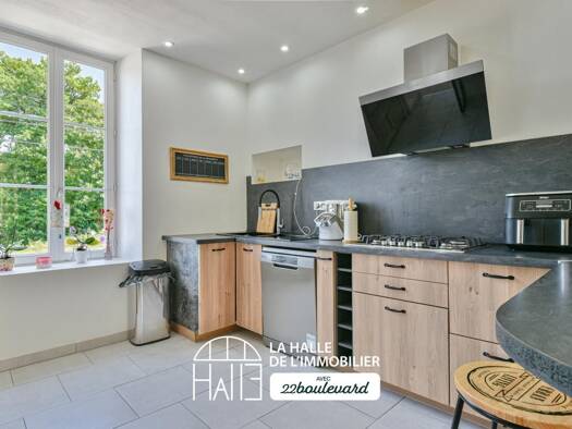 Maison de ville à vendre 193 500 € 7 pièces 5 chambres 202,22 m² 12 486 m² de terrain Peyrilhac 87510