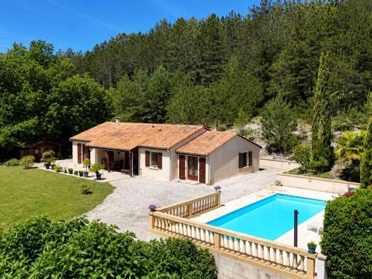 Maison de plain-pied à vendre 369 000 € 6 pièces 4 chambres 130 m² 4 000 m² de terrain Veyrines-de-Domme 24250