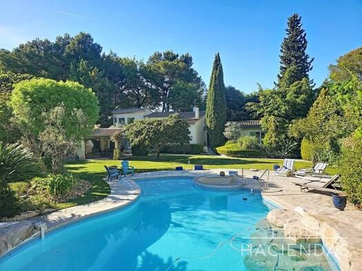Maison à vendre 1 490 000 € 7 pièces 5 chambres 296 m² 4 000 m² de terrain Ventabren 13122