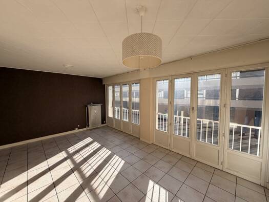 Appartement à vendre 160 000 € 4 pièces 2 chambres 73 m² Étage 1/2 Pontarlier 25300