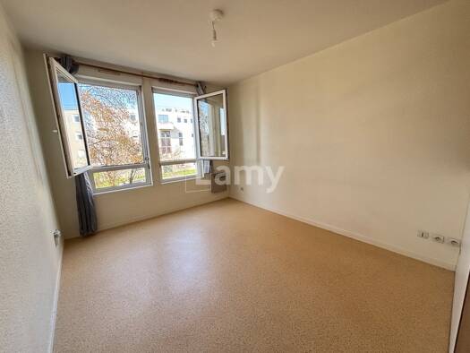 Appartement à louer 465 € 1 pièce 21,9 m² Étage 2/3 Champmaillot Dijon 21000