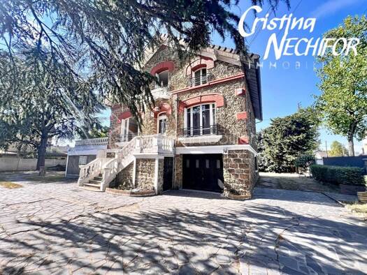 Maison à vendre 550 000 € 9 pièces 5 chambres 238 m² 801 m² de terrain General de Gaulle-Iles Montfermeil 93370