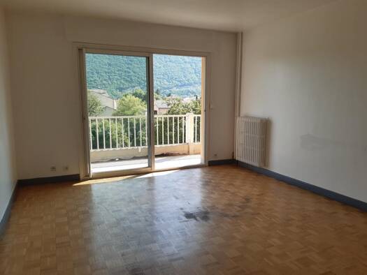 Appartement à louer 775 € 4 pièces 3 chambres 80 m² 1er étage Laragne-Montéglin 05300