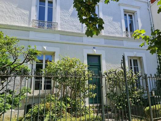 Maison à vendre 1 095 000 € 10 pièces 8 chambres 265 m² 279 m² de terrain Le Genette La Rochelle 17000