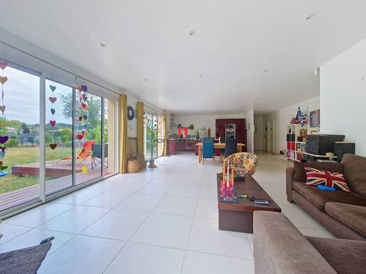 Maison à vendre 332 000 € 5 pièces 4 chambres 143,63 m² 1 133 m² de terrain Saint-André-de-Cubzac 33240