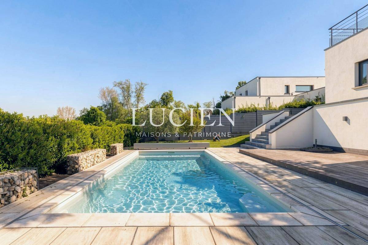 Maison à vendre, 163m², SAINT GENIS LES OLLIERES