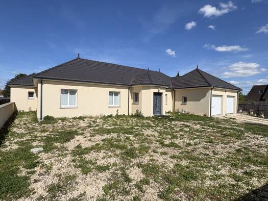 Maison de plain-pied à vendre 345 000 € 6 pièces 4 chambres 210 m² 1 191 m² de terrain Asnières Bourges 18000