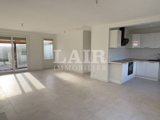 Maison de plain-pied à vendre 194 000 € 4 pièces 3 chambres 96 m² 522 m² de terrain Centre Ville-Saint Léonard-Notre-Dame Alençon 61000