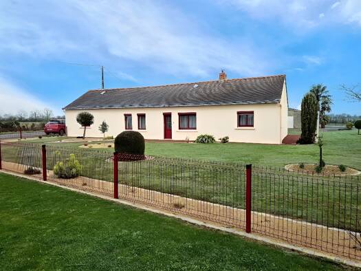 Maison à vendre 305 250 € 6 pièces 3 chambres 141 m² 2 000 m² de terrain Teillé 44440
