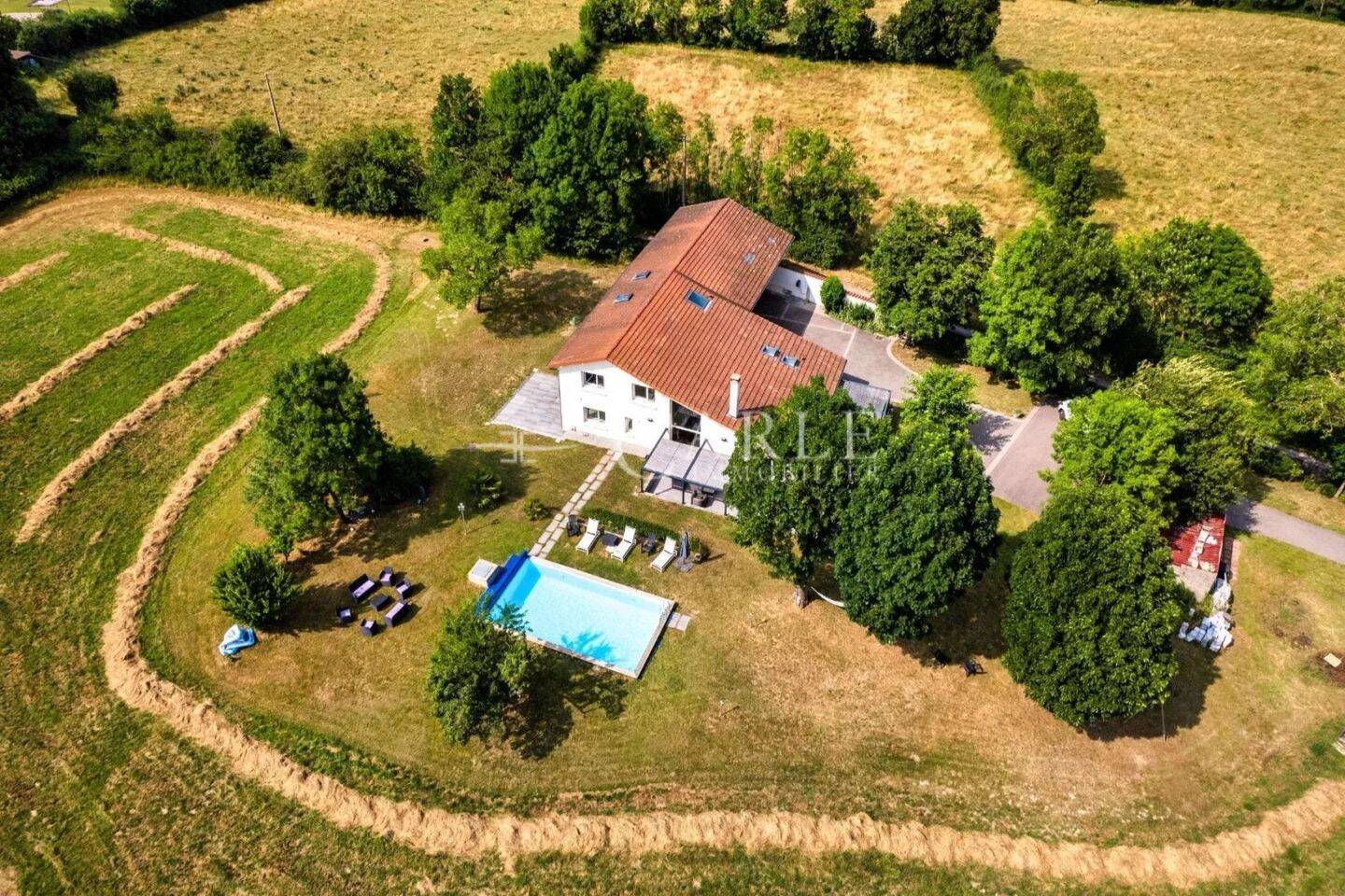 Maison à vendre, 285m², SAINT PIERRE DE CHANDIEU