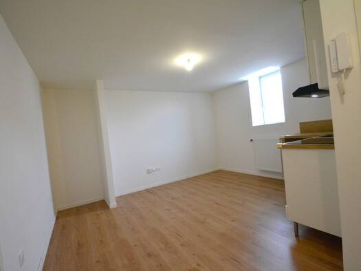 Appartement à louer 650 € 2 pièces 1 chambre 35 m² Étage 2/2 Casernes-Caux-Corbineau Douai 59500