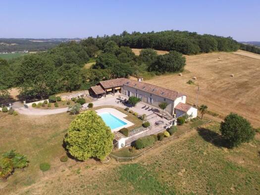 Maison de plain-pied à vendre 500 000 € 8 pièces 4 chambres 220 m² 17 475 m² de terrain Laméac 65140