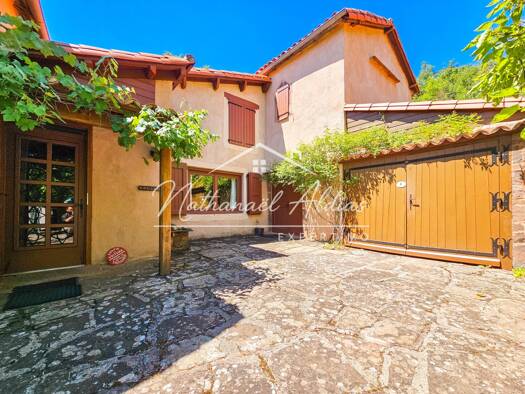 Maison à vendre 245 500 € 5 pièces 2 chambres 133 m² 57 000 m² de terrain Saint-Juéry 12550