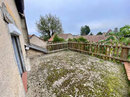Maison à vendre 40 000 € 2 pièces 3 chambres 70 m² 693 m² de terrain Cronat 71140