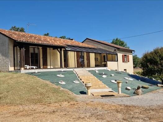 Maison de plain-pied à vendre 169 850 € 3 pièces 2 chambres 103 m² 4 900 m² de terrain Centre Ancien Figeac 46100