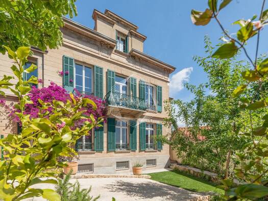 Maison à vendre 899 000 € 11 pièces 4 chambres 241,54 m² 253 m² de terrain Centre Ville Sud Ouest Grasse 06130