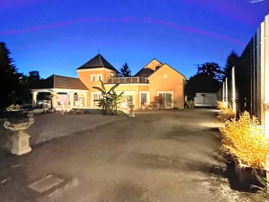 Maison à vendre 650 000 € 10 pièces 6 chambres 440 m² 2 347 m² de terrain Marchaux-Chaudefontaine 25640