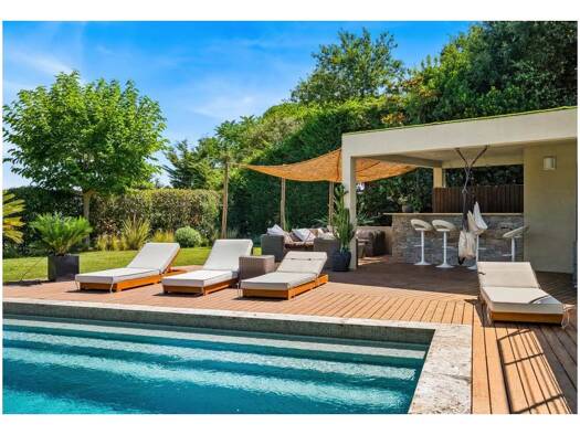 Villa à vendre 4 395 000 € 7 pièces 5 chambres 370 m² 2 300 m² de terrain Ramatuelle 83350
