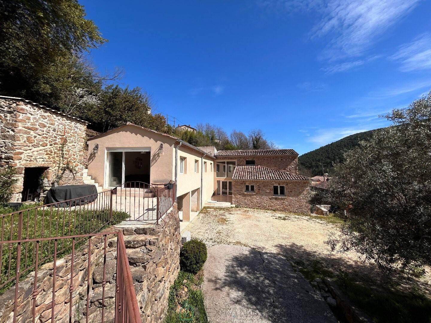 Maison à vendre, 220m², ROBIAC ROCHESSADOULE