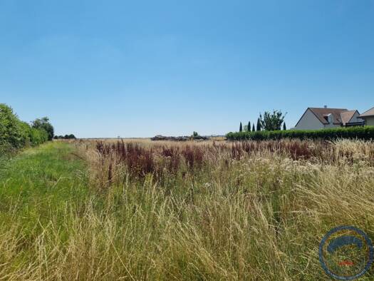 Terrain constructible viabilisé à vendre 134 000 € 1 314,1 m² de terrain Amboise 37400