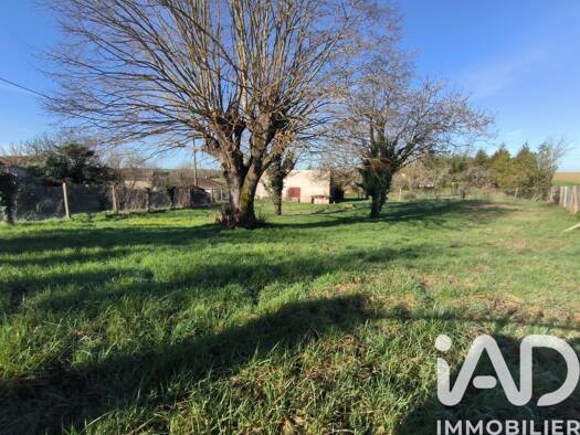 Terrain constructible à vendre 65 000 € 1 220 m² de terrain Montamisé 86360