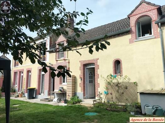 Maison à vendre 249 000 € 9 pièces 5 chambres 1 175 m² 1 175 m² de terrain Provins 77160