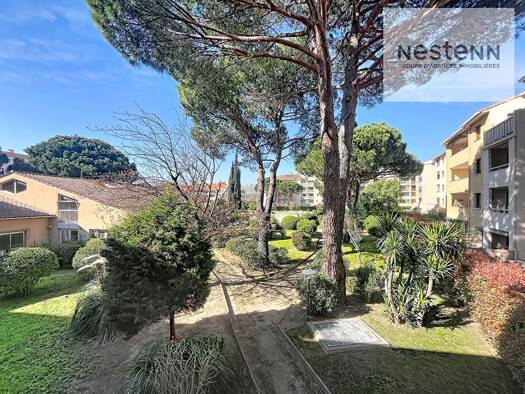 Triplex à louer 890 € 2 pièces 1 chambre 47 m² Étage 1/3 Tourrache Fréjus 83600