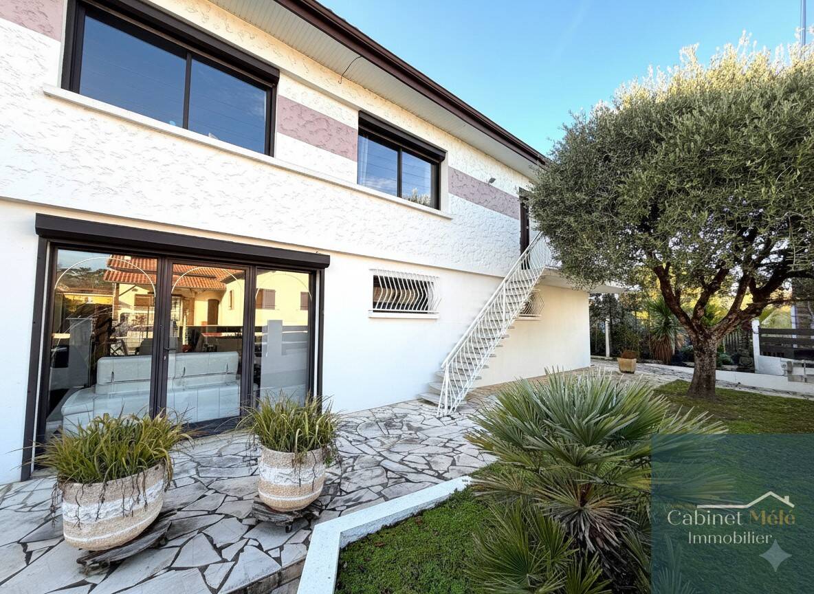 Maison à vendre, 206m², CAMBLANES ET MEYNAC