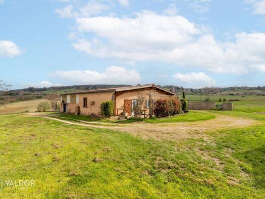 Maison à vendre 440 000 € 5 pièces 4 chambres 144 m² 3 222 m² de terrain Charnay 69380