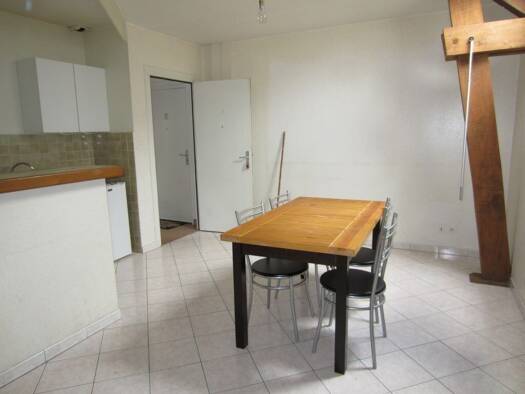 Appartement à louer 390 € 2 pièces 1 chambre 37 m² 1er étage Selles-sur-Cher 41130