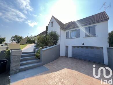 Maison à vendre 246 000 € 8 pièces 7 chambres 170 m² 553 m² de terrain La Suze-sur-Sarthe 72210