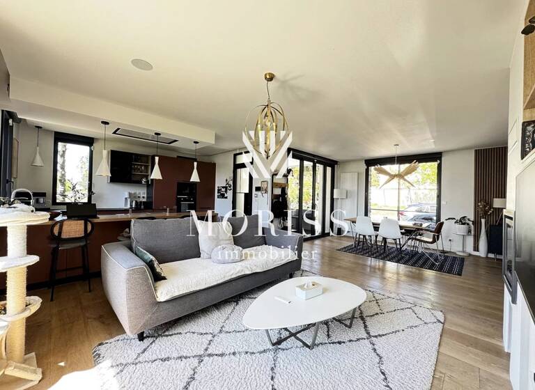 Maison à vendre 670 000 € 8 pièces 5<br/>chambres 206 m²<br/>superficie 1 002 m²<br/>terrain Condé-Sainte-Libiaire 77450