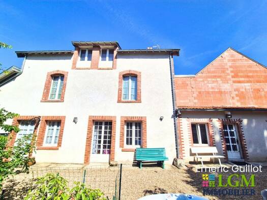 Maison de ville à vendre 270 000 € 4 pièces 3 chambres 166 m² 677 m² de terrain Cellettes 41120