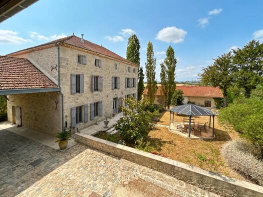 Villa à vendre 1 490 000 € 19 pièces 14 chambres 885 m² 270 420 m² de terrain Castéra-Lectourois 32700