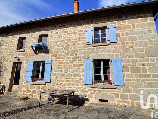 Maison à vendre 189 000 € 7 pièces 3 chambres 250 m² 15 160 m² de terrain Mérinchal 23420