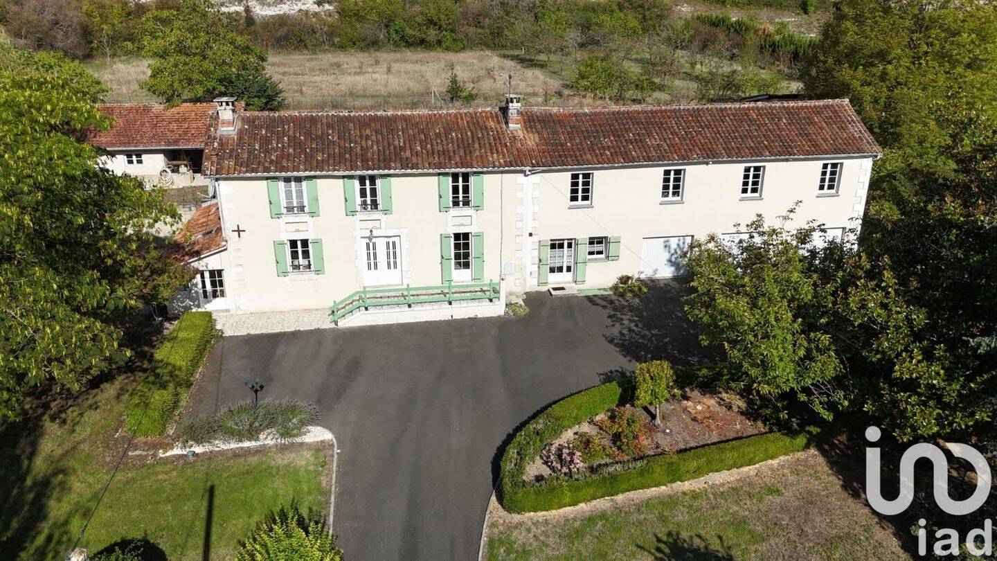Maison à vendre, 210m², MONTMOREAU SAINT CYBARD