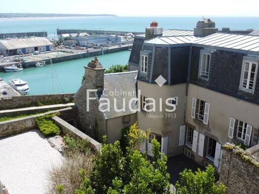 Villa à vendre 1 850 000 € 12 pièces 8 chambres 277 m² 538 m² de terrain Granville 50400