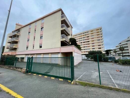 Parking à louer 70 € Fréjus Plage Fréjus 83600