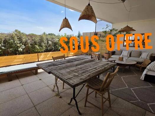 Appartement à vendre 224 900 € 2 pièces 1 chambre 43 m² Étage 2/2 Saint-Cannat 13760