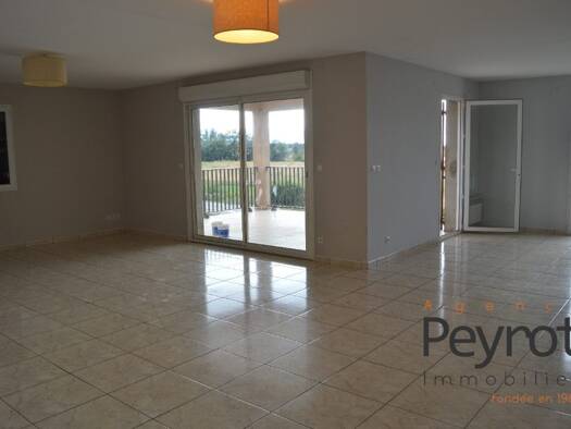 Maison à louer 1 010 € 4 pièces 3 chambres 105 m² 300 m² de terrain Saillagouse 66800