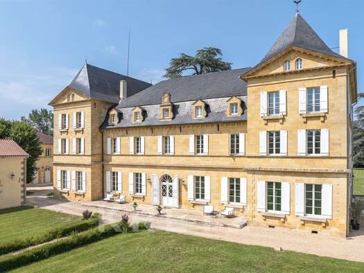 Duplex à vendre 830 000 € 3 pièces 1 chambre 150 m² Étage 2/2 Bergerac 24100