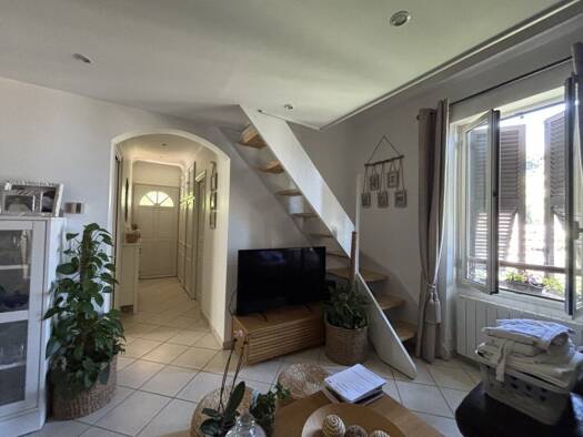 Appartement à louer 2 300 € 4 pièces 3 chambres 69,2 m² Étage 2/1 Beausoleil 06240