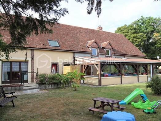 Maison à vendre 365 000 € 12 pièces 6 chambres 370 m² 20 000 m² de terrain Sommecaise 89110
