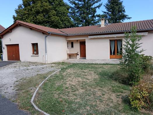 Maison de plain-pied à vendre 200 000 € 4 pièces 2 chambres 98 m² 816 m² de terrain Usson-en-Forez 42550