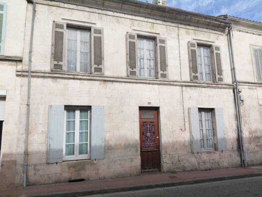 Maison à vendre 71 000 € 7 pièces 5 chambres 143,61 m² 170 m² de terrain Mirambeau 17150