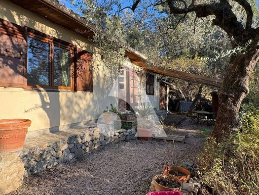 Maison à vendre 318 000 € 3 pièces 2 chambres 77 m² 997 m² de terrain Levens 06670