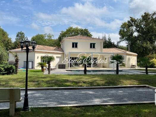 Demeure à vendre 615 000 € 7 pièces 5 chambres 210 m² 35 000 m² de terrain Hostens 33125