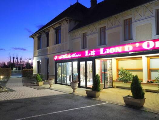 Hôtel à vendre Fonds de commerce 489 000 € 18 pièces 812 m² d'espace de restauration Estivareilles 03190