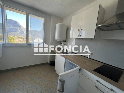 Appartement à louer 459 € 1 pièce 27 m² 5ème étage La Falaise Sassenage 38360