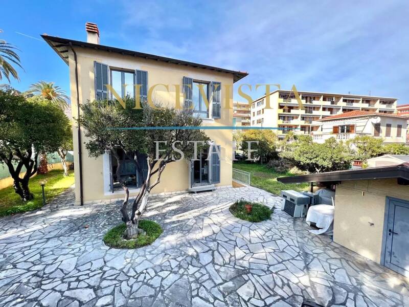 Maison à vendre, 150m², ROQUEBRUNE CAP MARTIN